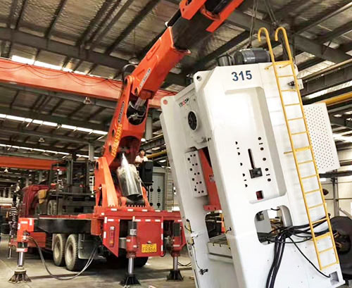 石龙附近随车吊出租，轻松解决运输难题