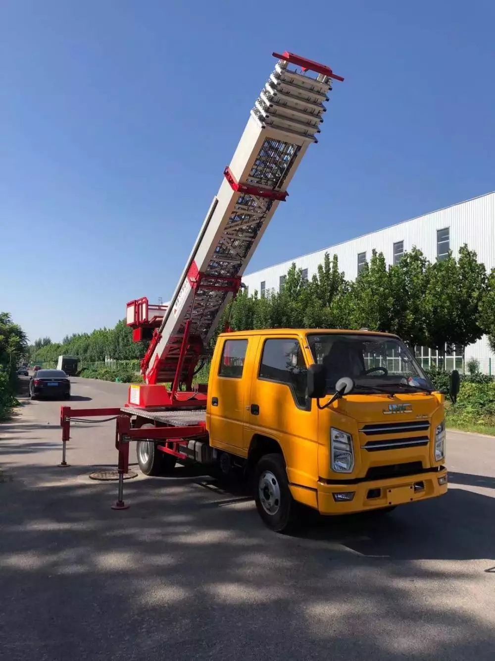 石龙附近的云梯车出租服务：轻松解决高空作业需求