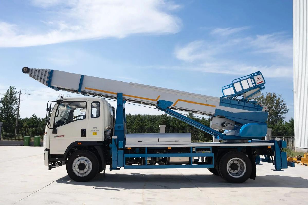 石龙云梯上料车租赁费用