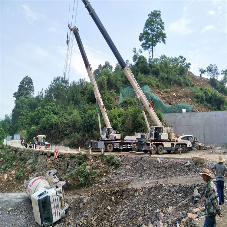 石龙汽车掉沟里叫吊车救援要多少钱