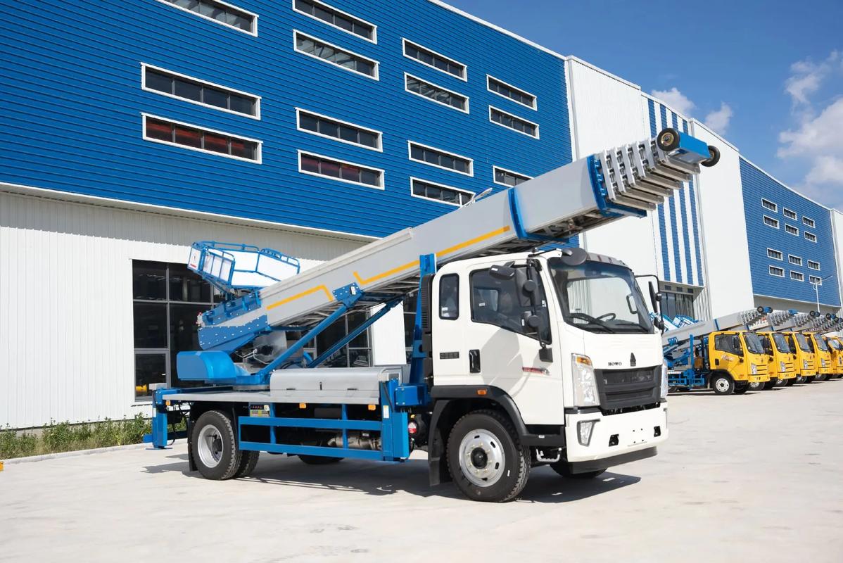 石龙出租云梯车高空作业车 建筑垃圾搬运