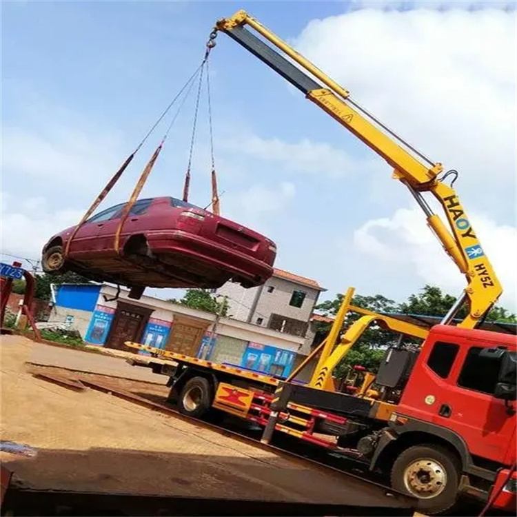 石龙吊车吊汽车的正确方法